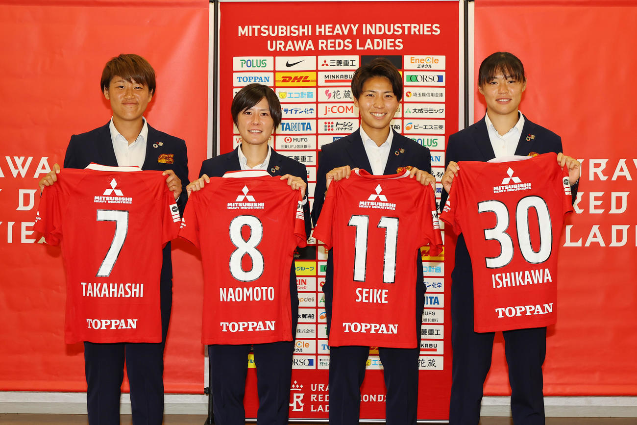 なでしこジャパンの女子W杯メンバーに選ばれた三菱重工浦和の4選手。左から高橋はな、猶本光、清家貴子、石川音璃コピーライトURAWA REDS