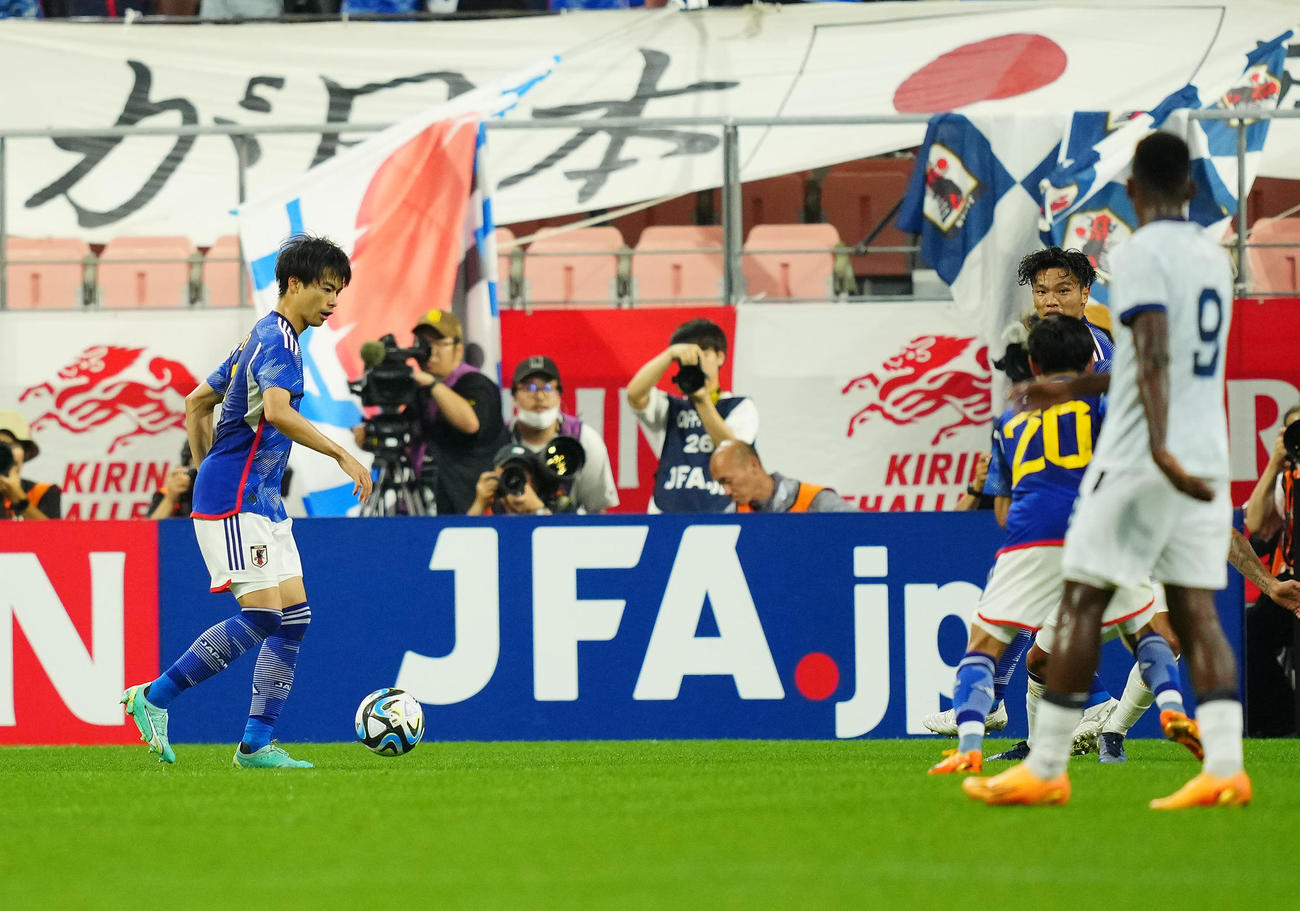 日本対エルサルバドル　前半25分、三笘のアシストから久保がゴール（撮影・垰建太）
