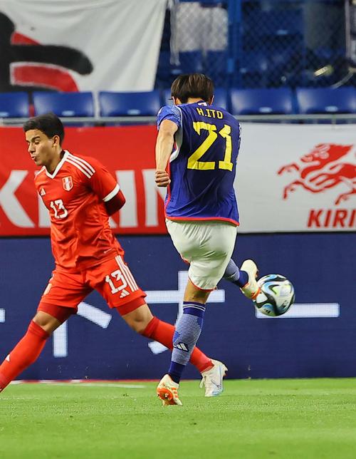 前半、先制ゴールを決める伊藤洋輝（撮影・上田博志）