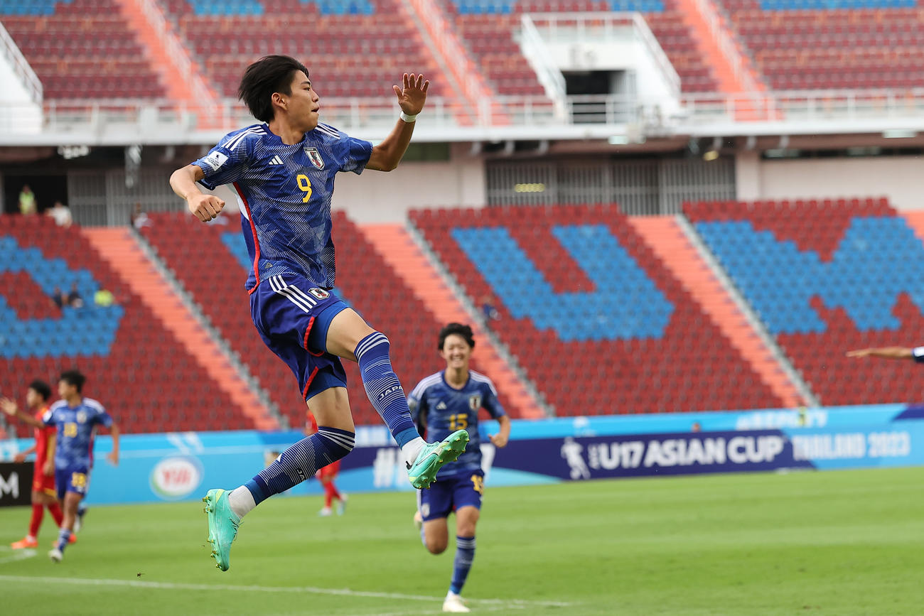 得点を決め喜ぶ道脇豊（C）2023　AFC