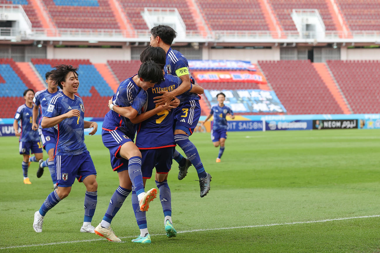 得点を決め喜ぶU17日本代表の選手たち（C）2023　AFC
