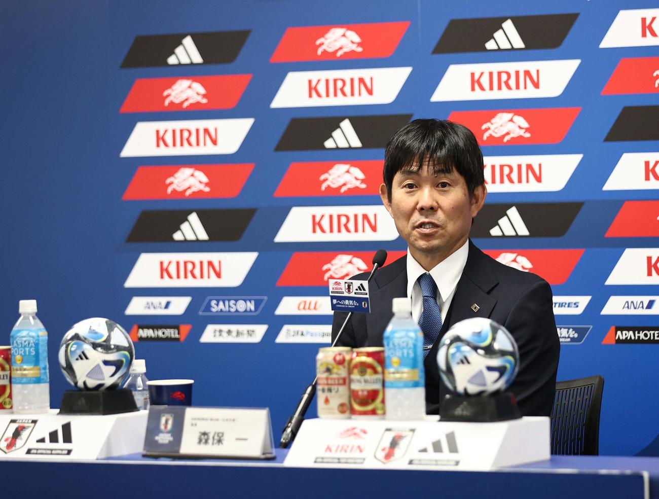 日本対ペルー　試合後、会見で記者の質問に答える日本代表・森保監督（撮影・上田博志）