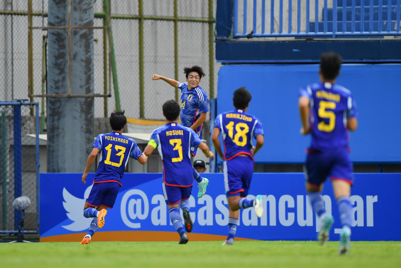 U-17アジア杯　準々決勝オーストラリア戦で先制点を取り、喜ぶ日本代表（C）2023　AFC