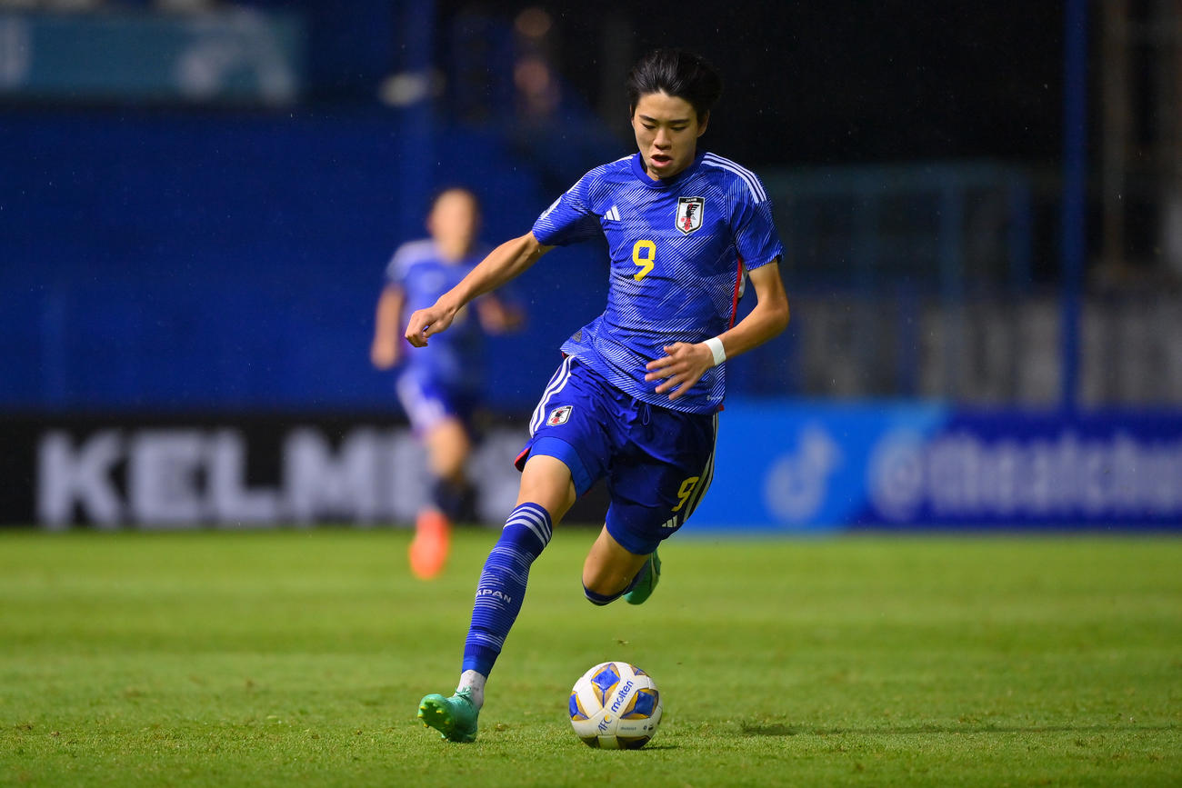 日本対韓国　後半、ドリブルする道脇（C）2023　AFC