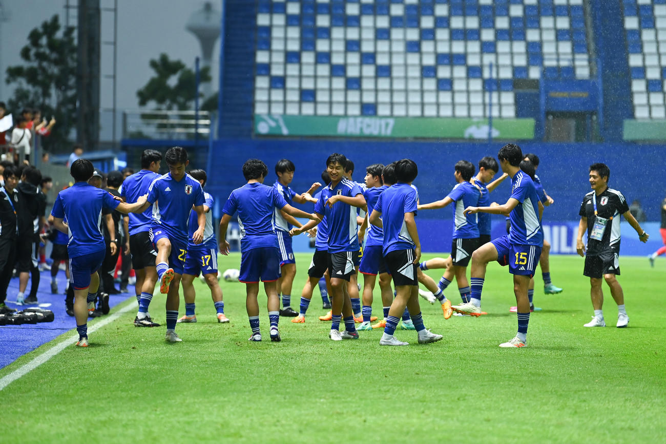 試合前練習をするUー17日本代表（C）2023 AFC