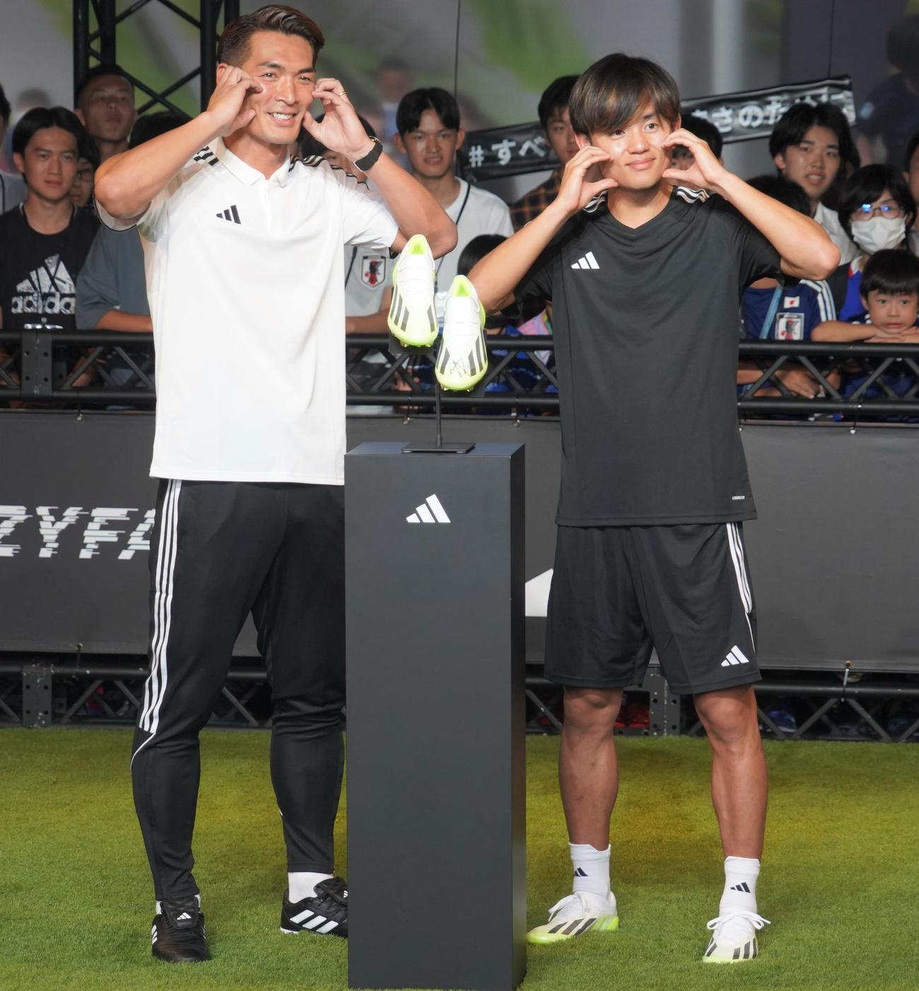アディダスのトークイベントに出席した槙野智章氏（左）とサッカー日本代表MF久保建英（撮影・佐藤成）