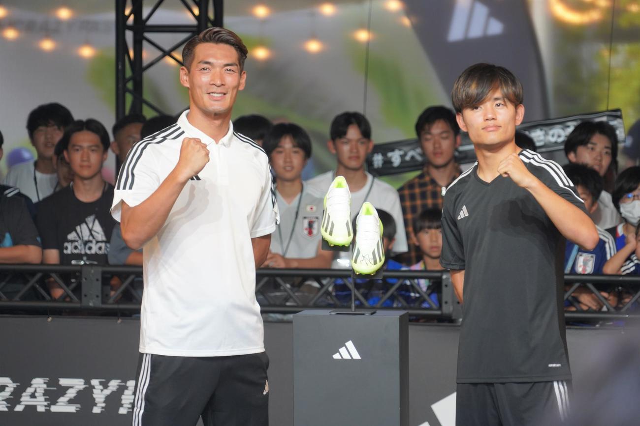 アディダスのトークイベントに出席した槙野智章氏（左）とサッカー日本代表MF久保建英（撮影・佐藤成）
