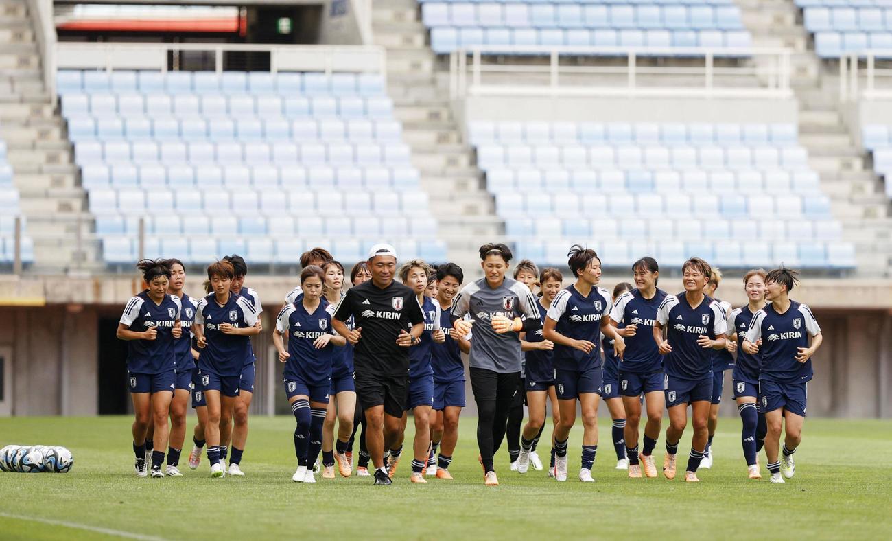 ユアテックスタジアム仙台で合宿を再開したサッカー女子日本代表（共同）