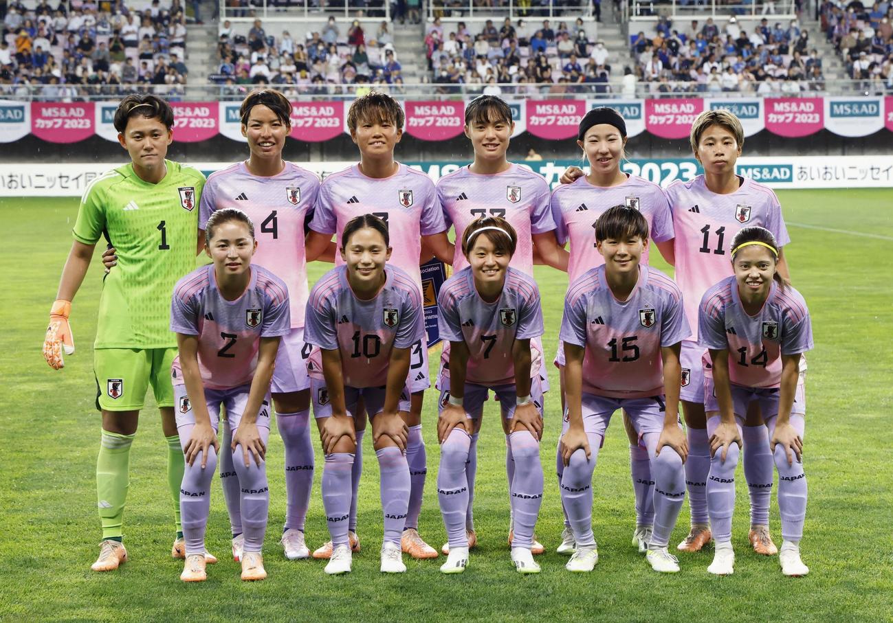 パナマ戦に臨む日本代表イレブン。（前列左から）清水、長野、宮沢、藤野、長谷川、（後列左から）GK山下、熊谷、南、石川、遠藤、田中美（共同）