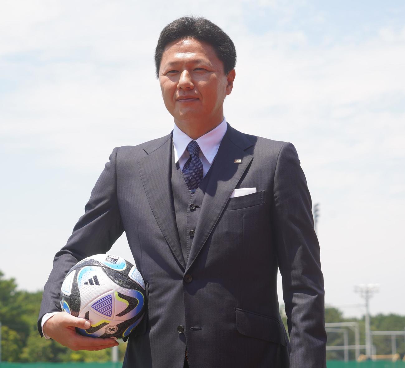 パリ五輪の初戦まで1年のタイミングで取材に応じたU－22日本代表大岩剛監督（撮影・佐藤成）