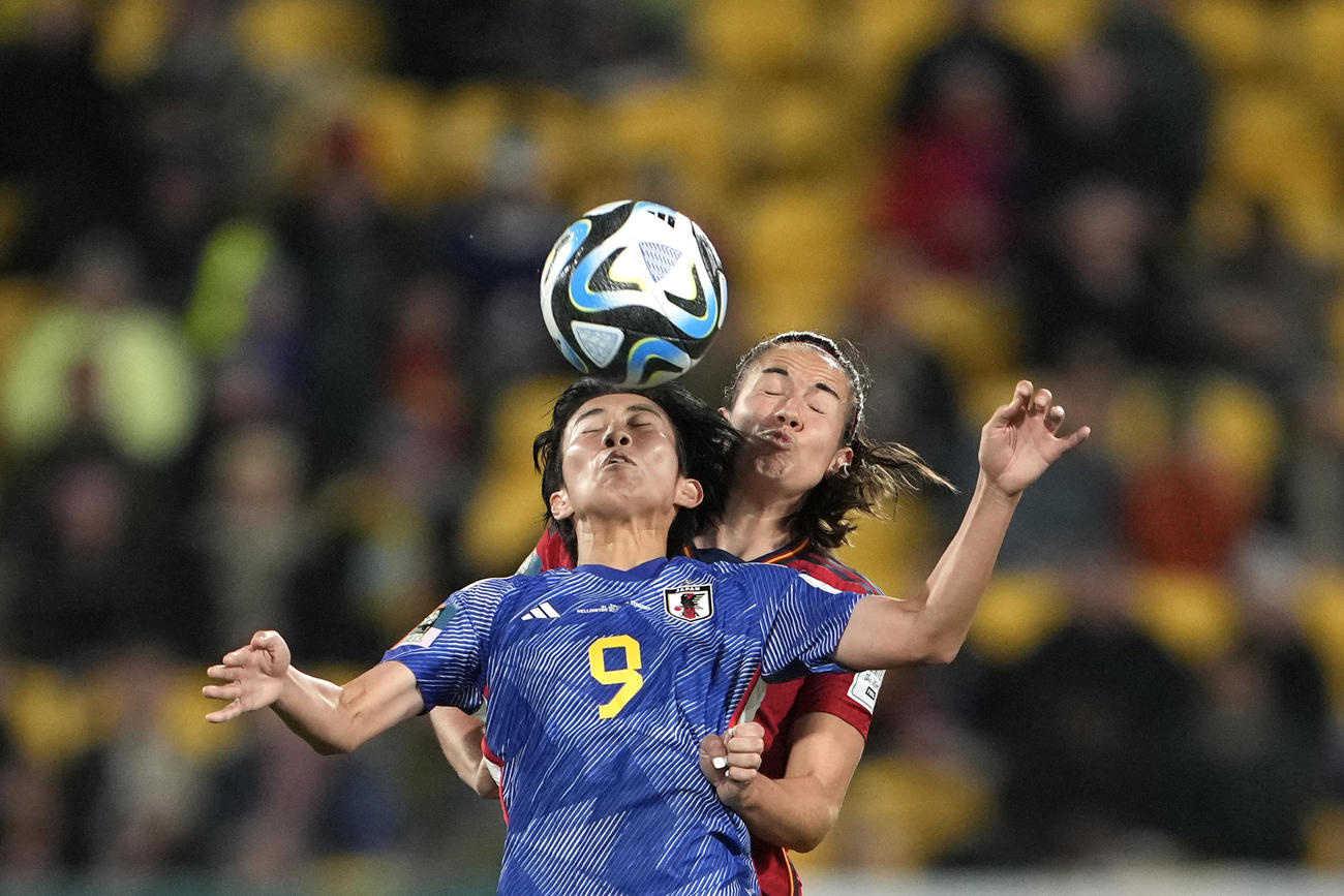 ボールを収める植木（AP）