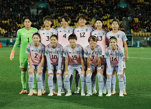 日本対ノルウェー 日本の先発イレブン。前列左から清水梨紗、長野風花、藤野あおば、宮沢ひなた、長谷川唯、後列左からGK山下杏也加、南萌華、熊谷紗希、高橋はな、遠藤純、田中美南(撮影・PNP)