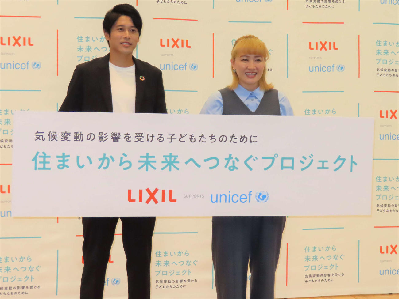 都内で行われたイベントに出席した内田篤人（左）と丸山桂里奈（撮影・村山玄）