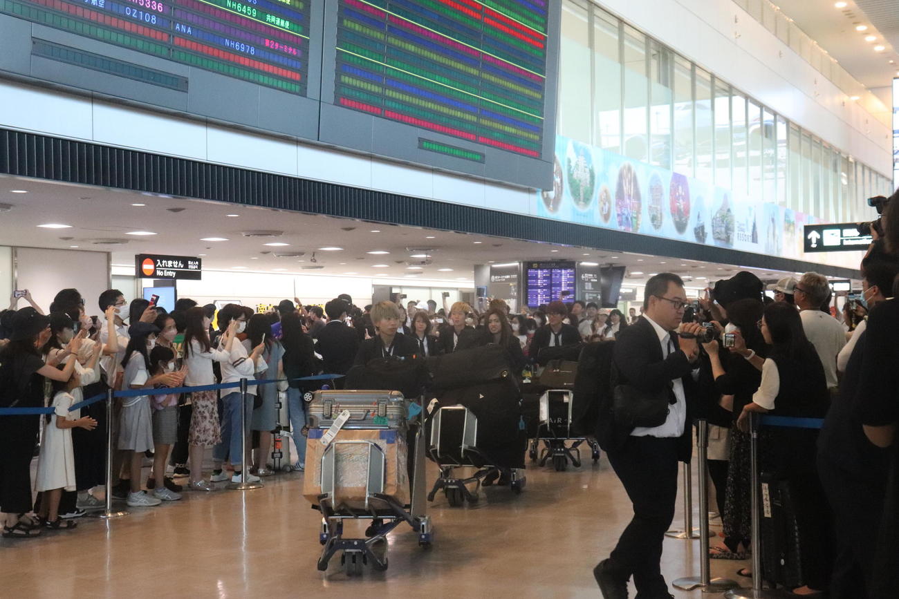 成田空港に帰国したなでしこジャパンのメンバー