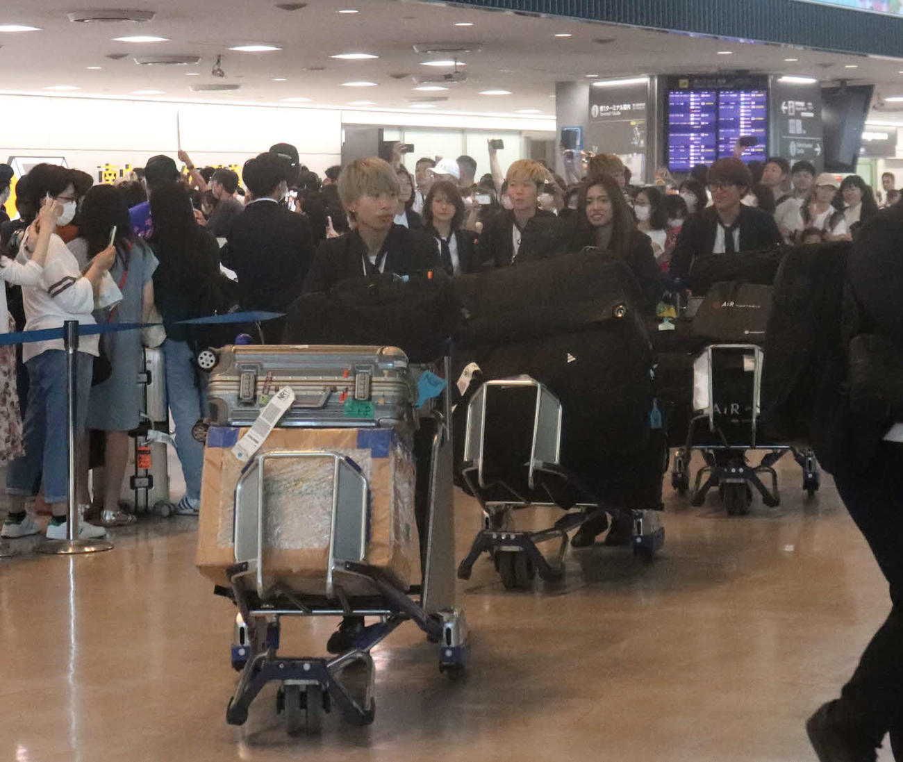 成田空港に帰国したなでしこジャパンのメンバー