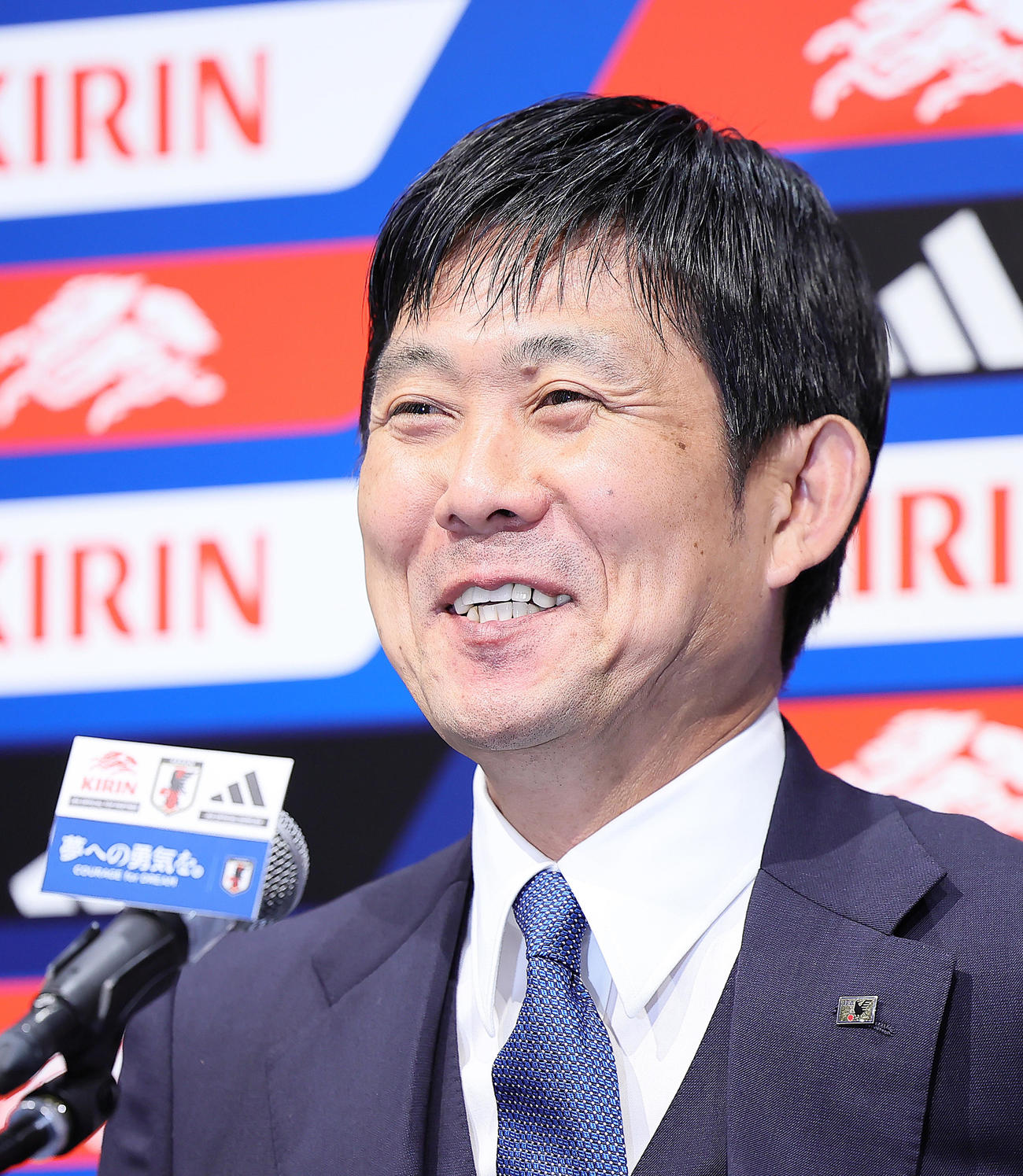 日本代表メンバー発表会見で笑顔を見せる森保監督（撮影・足立雅史）