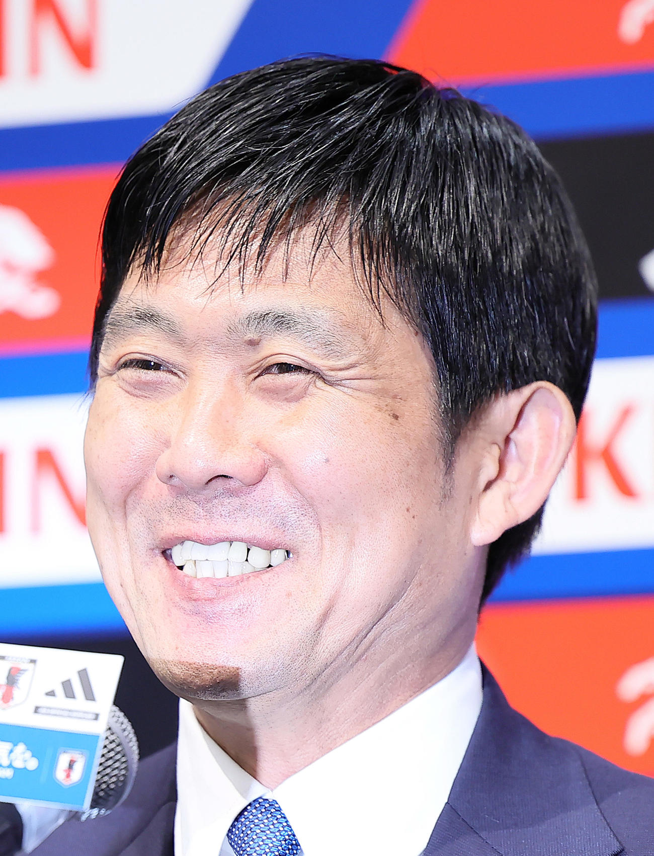 日本代表メンバー発表会見で笑顔を見せる森保監督（撮影・足立雅史）