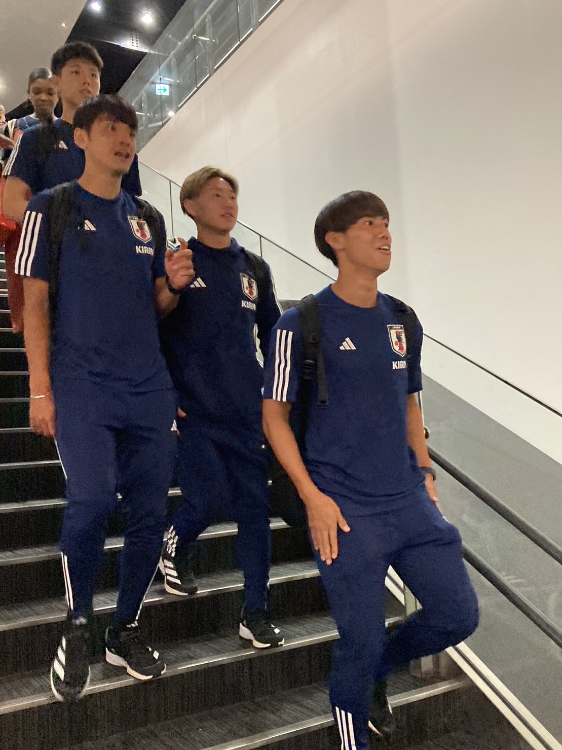 バーレーンで行われるU－23AFCアジアカップ予選に向けて出国したU－22日本代表メンバー