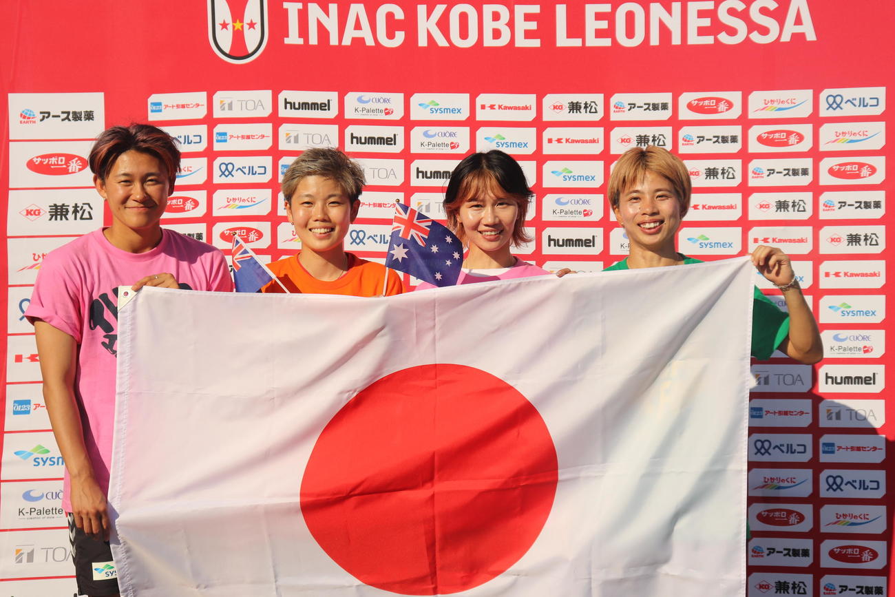 23年6月17日、Ｗ杯日本代表に選出されたINAC神戸の、左から山下杏也加、三宅史織、守屋都弥、田中美南