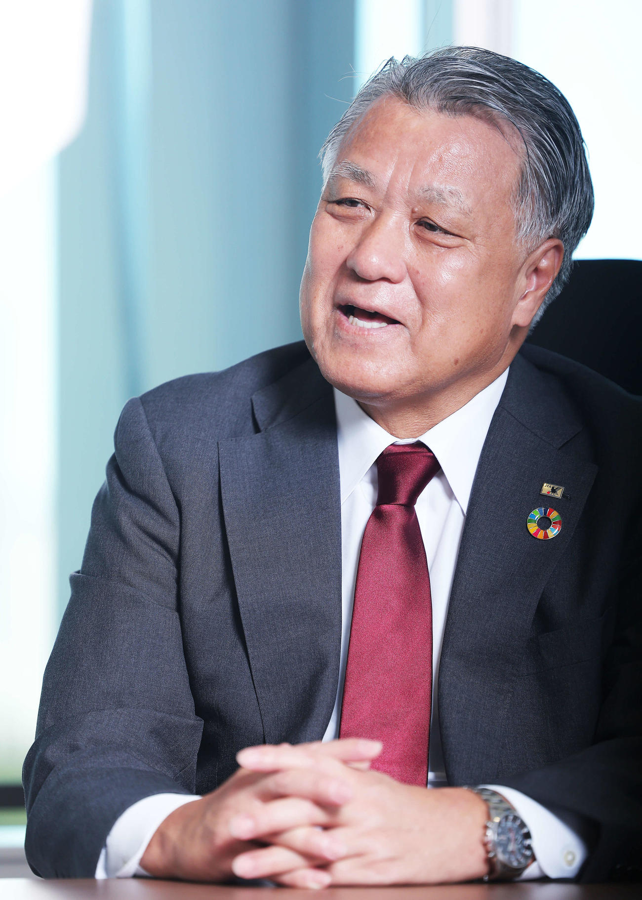 インタビューに答えるJFA田嶋会長（撮影・河田真司）