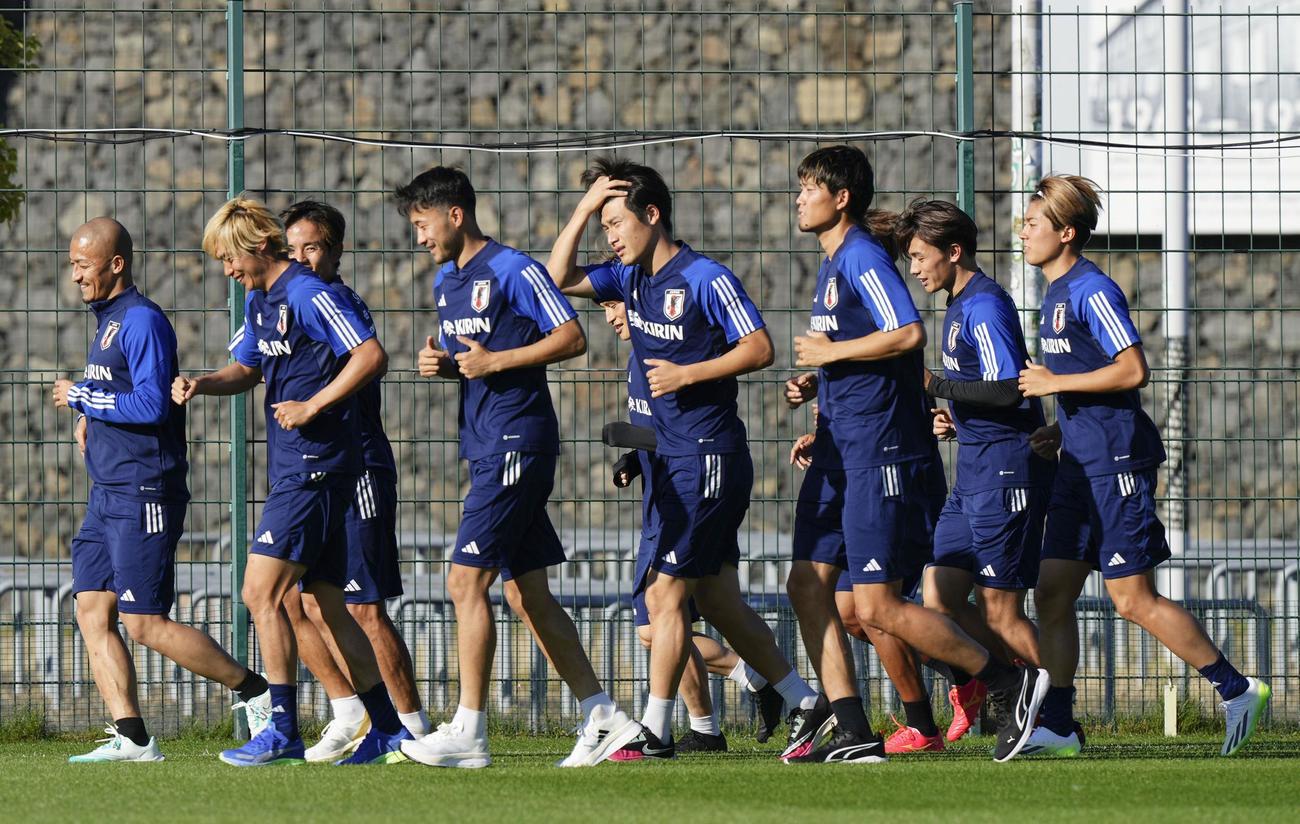 ドイツ戦に向け調整を開始した日本代表（共同）