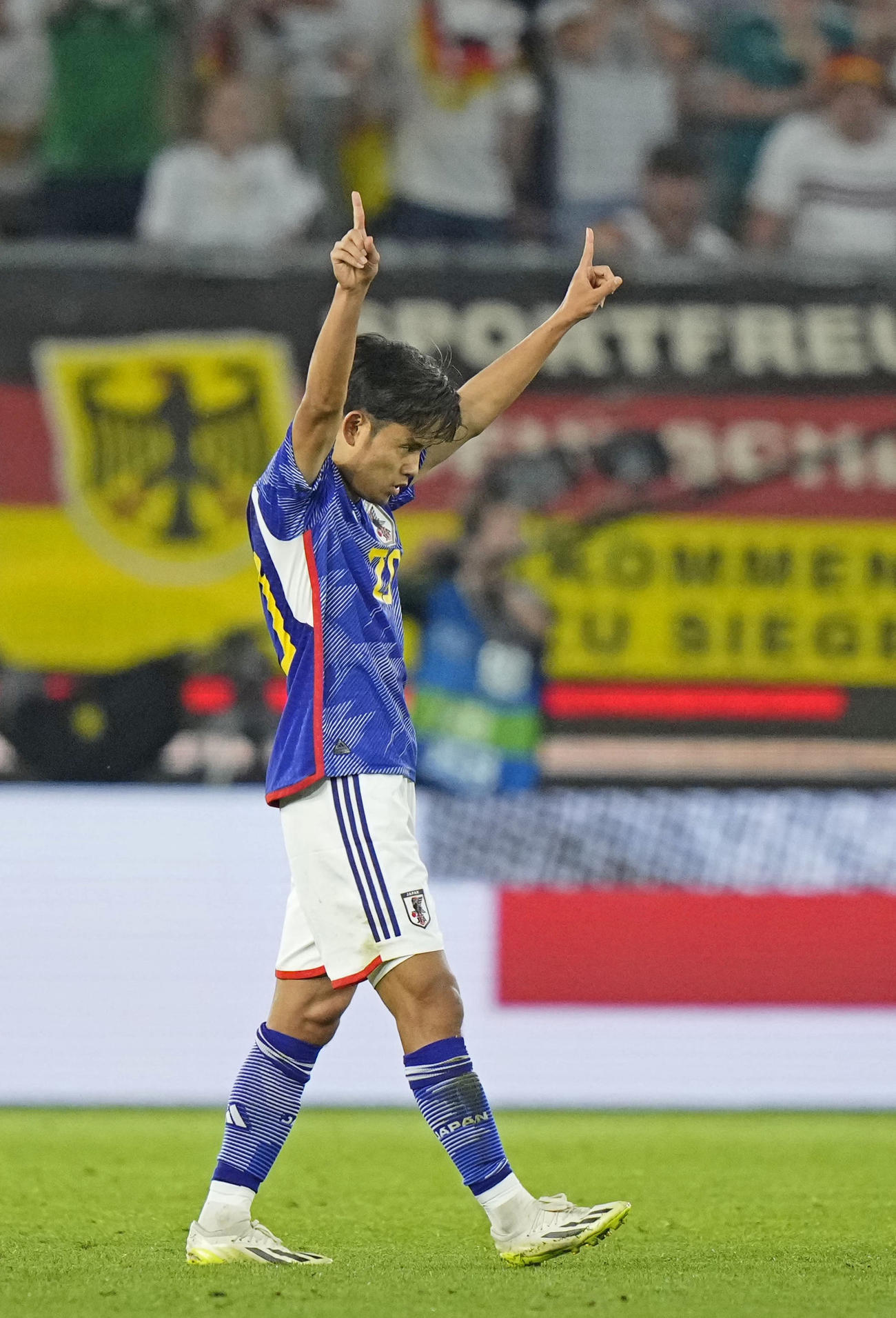 ドイツに快勝し、喜ぶ久保（共同）