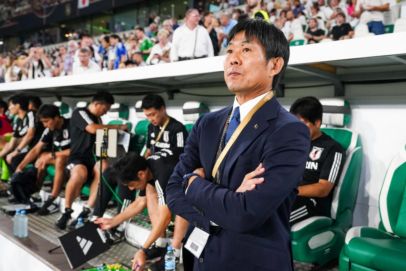 日本対ドイツ　試合に臨む森保監督（撮影・パオロ　ヌッチ）