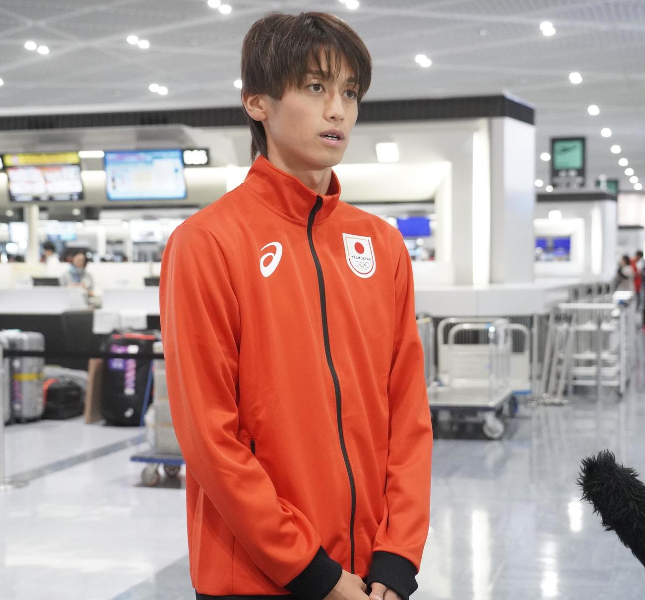 中国・杭州で行われるアジア大会に向けて出国したU－22日本代表西川潤（撮影・佐藤成）