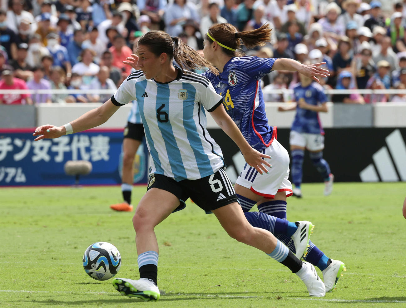 国際親善試合なでしこジャパン対アルゼンチン代表　前半　4点目を決める長谷川（撮影・加藤孝規）