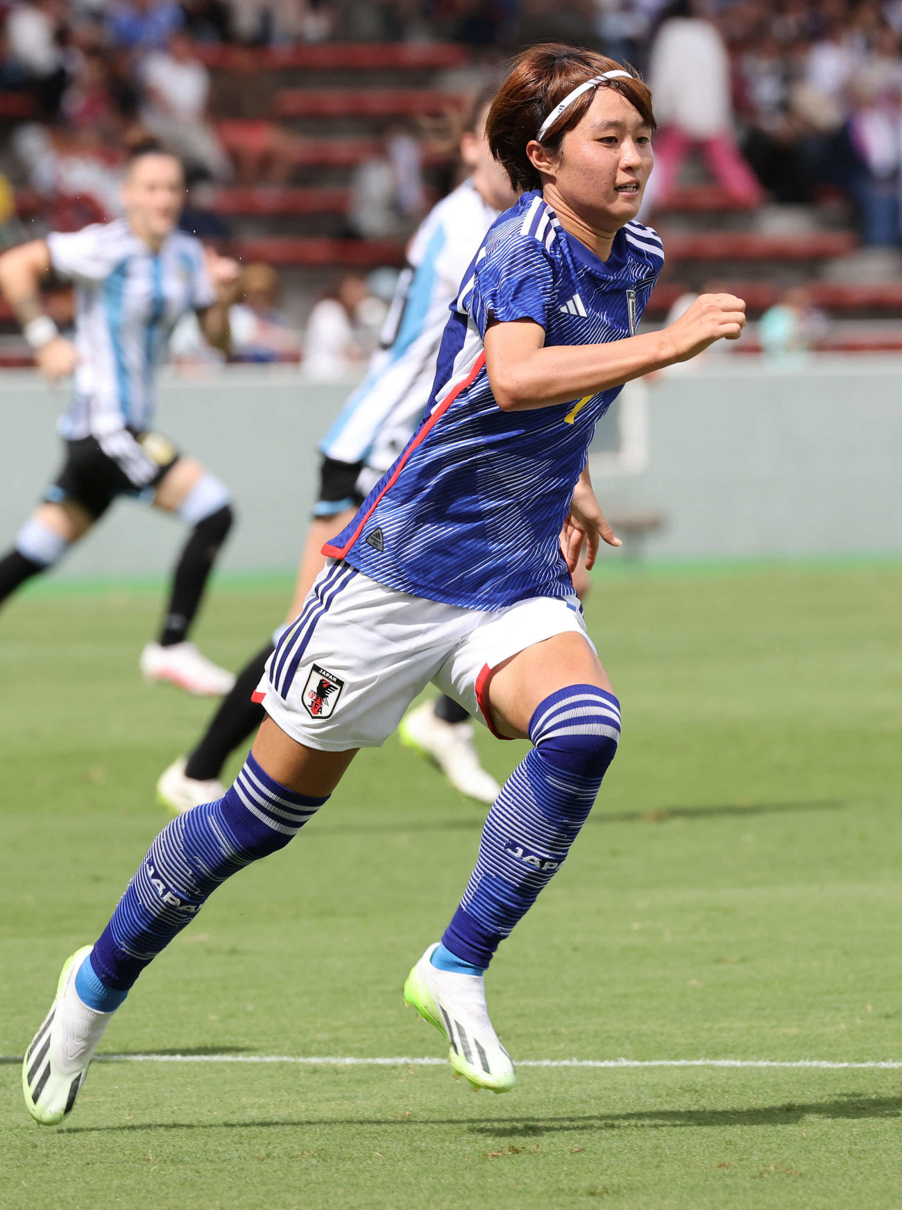 国際親善試合なでしこジャパン対アルゼンチン代表　後半　プレーする宮沢（撮影・加藤孝規）