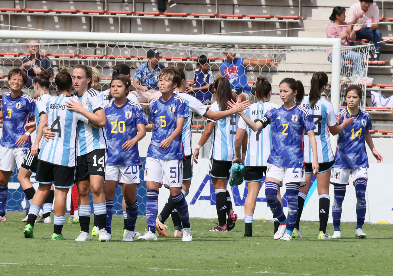国際親善試合なでしこジャパン対アルゼンチン代表　快勝したなでしこジャパン（撮影・加藤孝規）