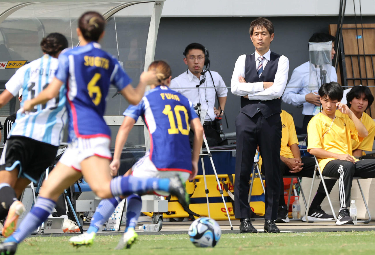 国際親善試合なでしこジャパン対アルゼンチン代表　後半　なでしこジャパン池田監督（撮影・加藤孝規）