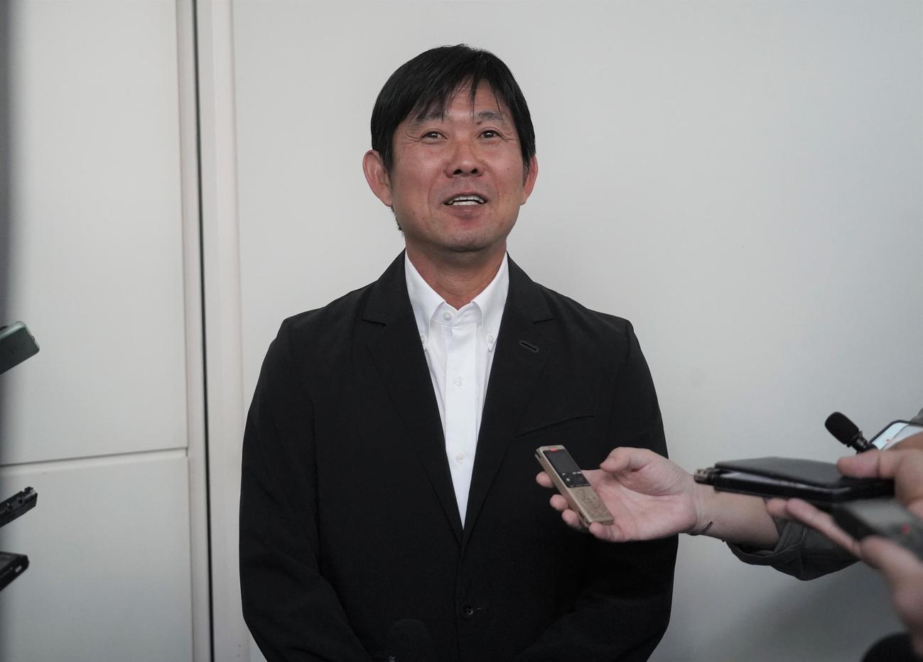 欧州視察を終えて帰国した日本代表森保一監督（撮影・佐藤成）
