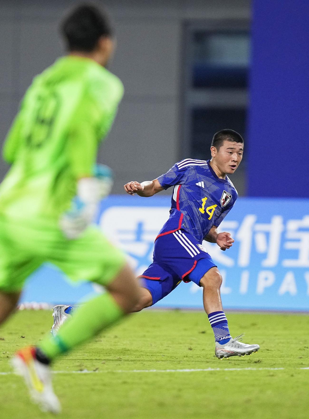 日本対香港　後半、チーム3点目のゴールを決めた小見（共同）