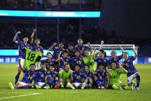 史上初の連覇を達成し喜ぶサッカー日本女子代表（AP）