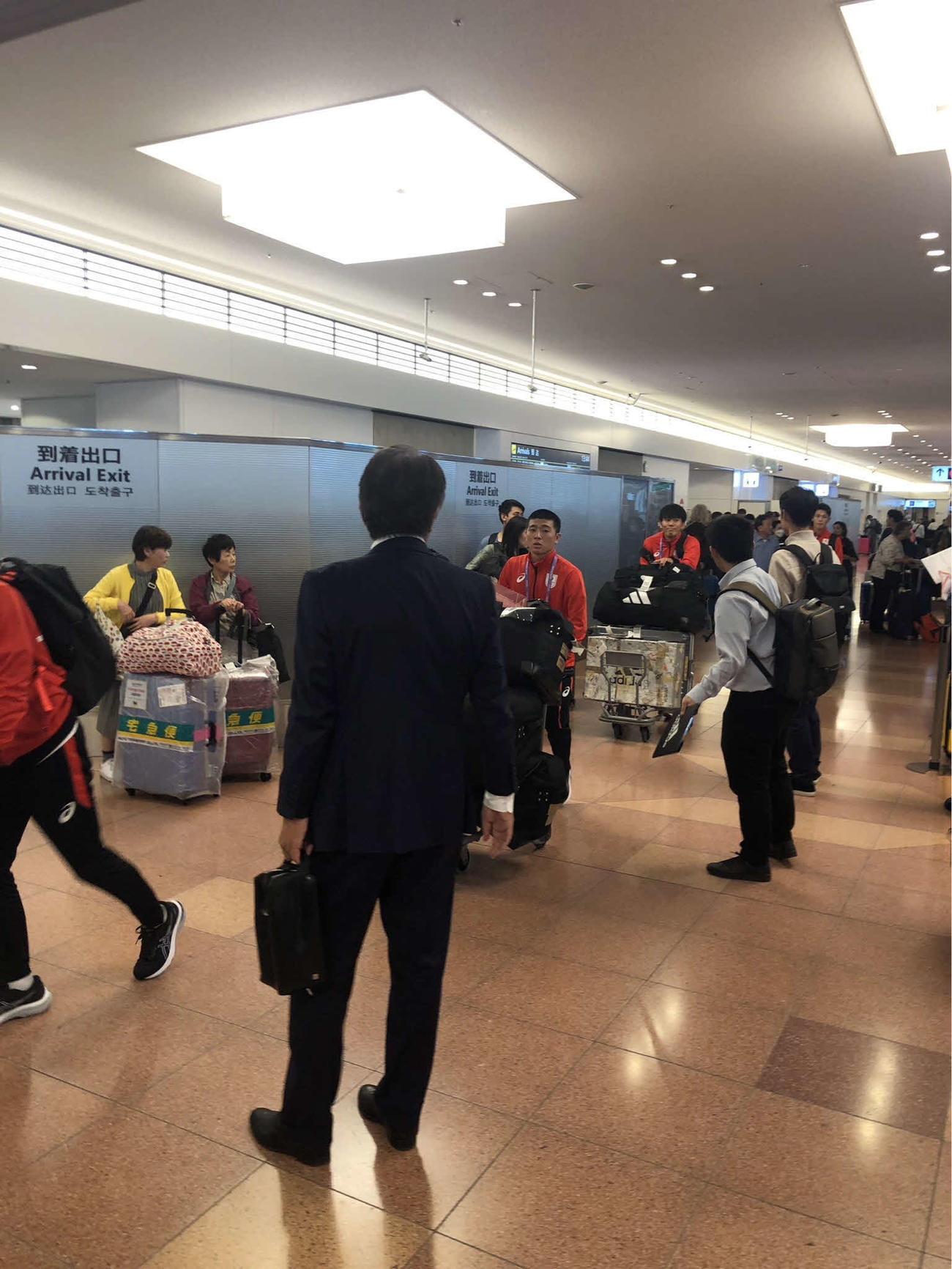 アジア大会を終え、帰国する選手たち（撮影・平山連）
