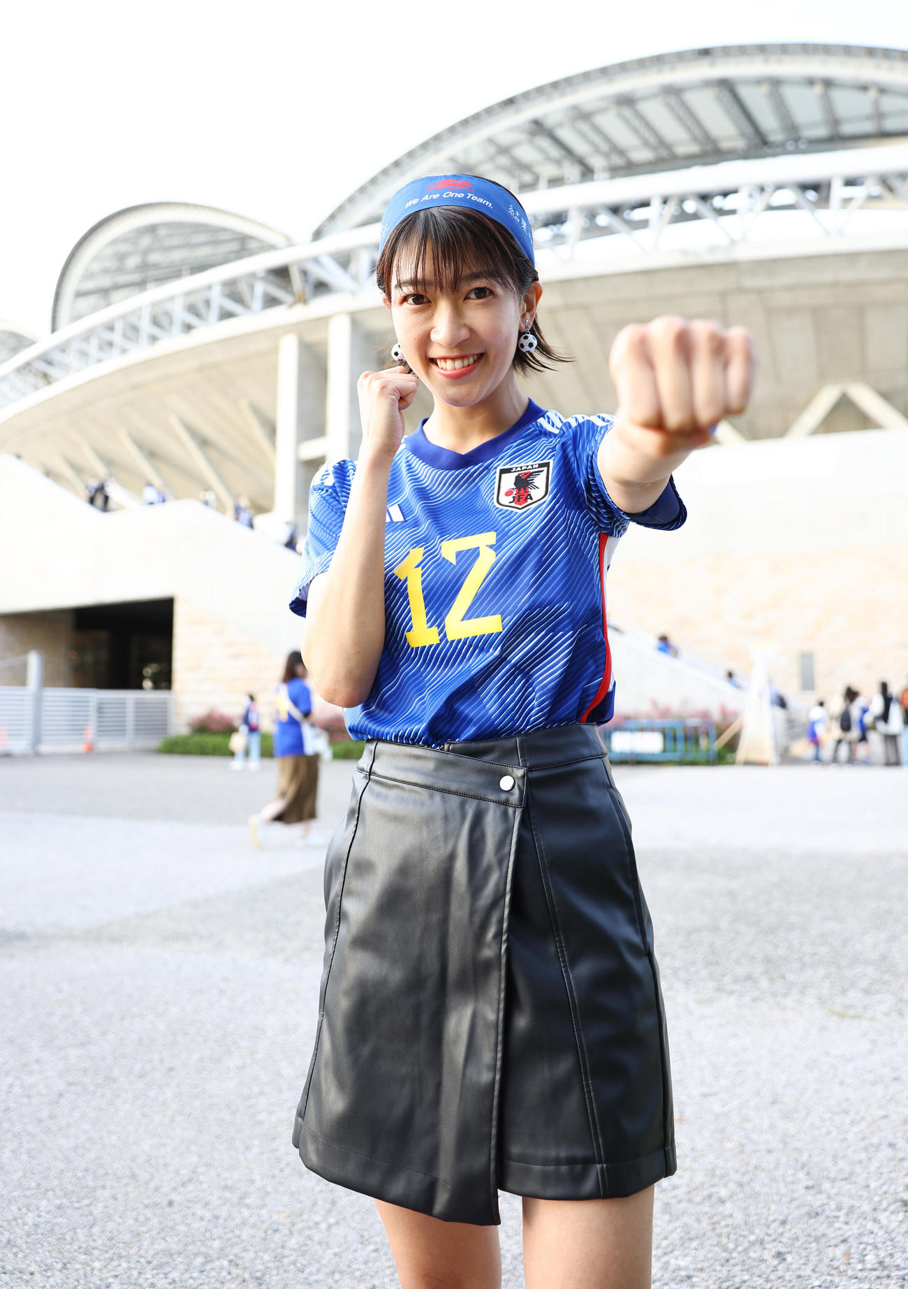 日本対カナダ　日本代表を応援する真嶋優（撮影・垰建太）