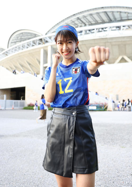 日本対カナダ　日本代表を応援する真嶋優（撮影・垰建太）