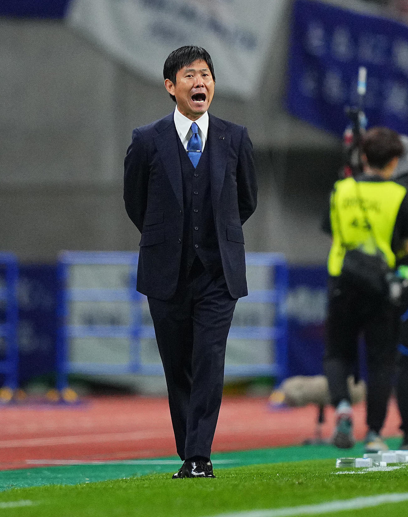 日本対カナダ　後半、選手たちに指示を出す森保監督（撮影・垰建太）