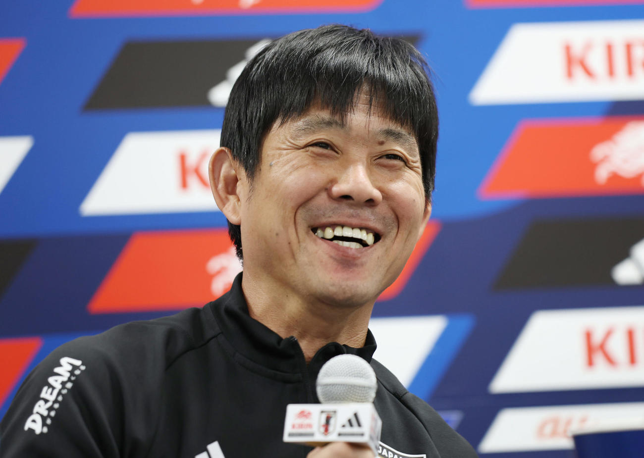 チュニジア戦の前日会見で笑顔を見せる森保監督（撮影・前田充）