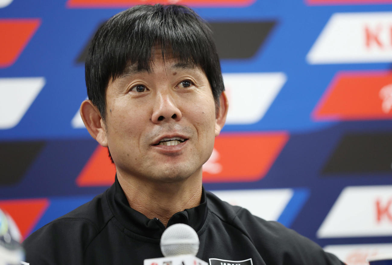 チュニジア戦の前日会見に臨む森保監督（撮影・前田充）
