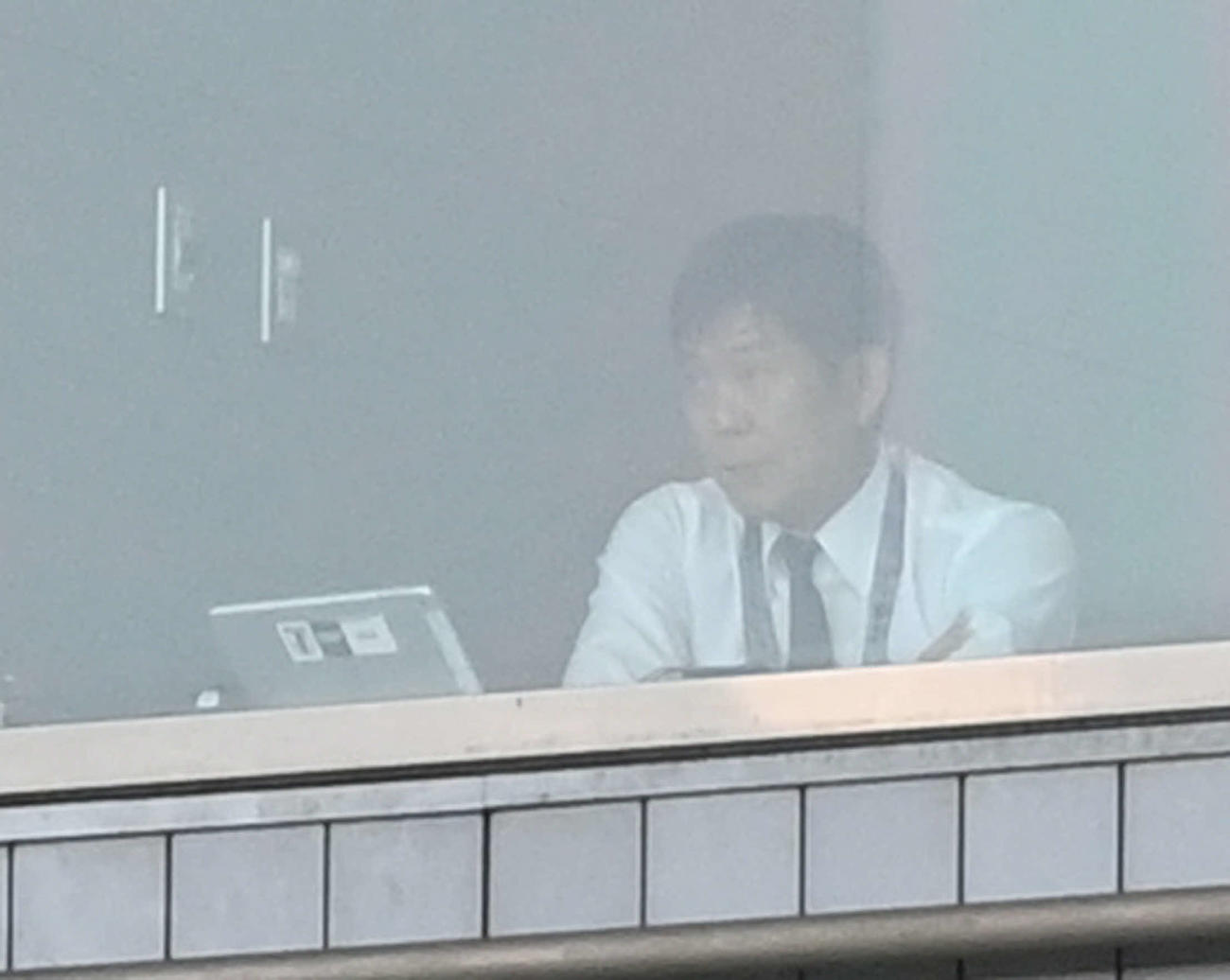 東京対広島　視察する日本代表森保監督（撮影・山崎安昭）