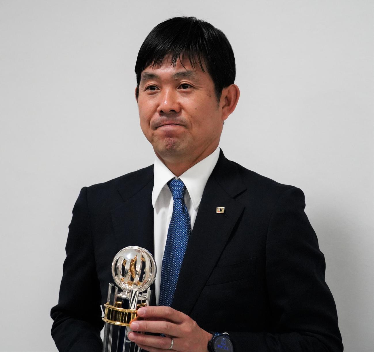 AFC最優秀監督賞を受賞し、取材に応じる日本代表森保一監督（撮影・佐藤成）