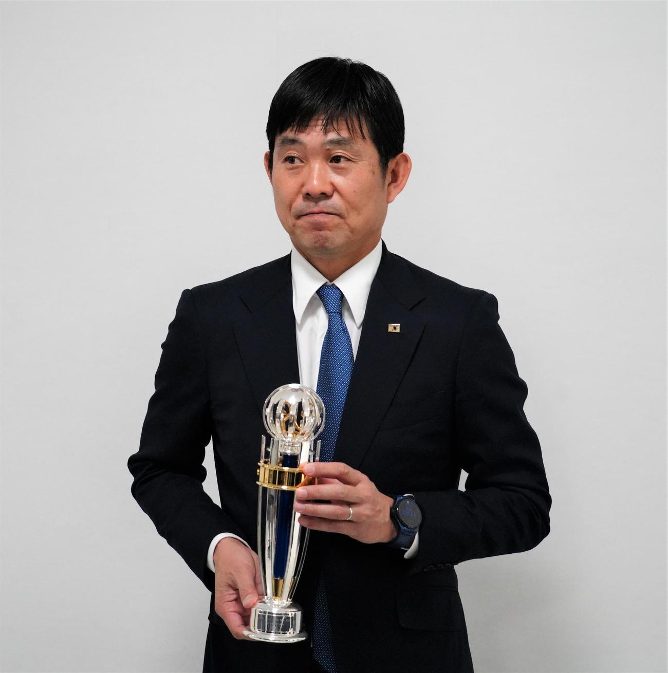 AFC最優秀監督賞を受賞し、取材に応じる日本代表森保一監督（撮影・佐藤成）
