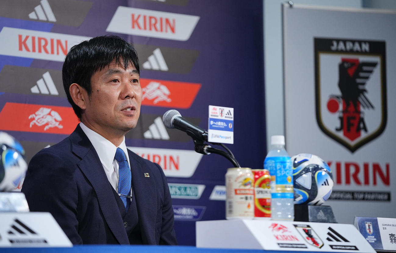 日本代表メンバーを発表し会見に臨む森保監督（撮影・垰建太）