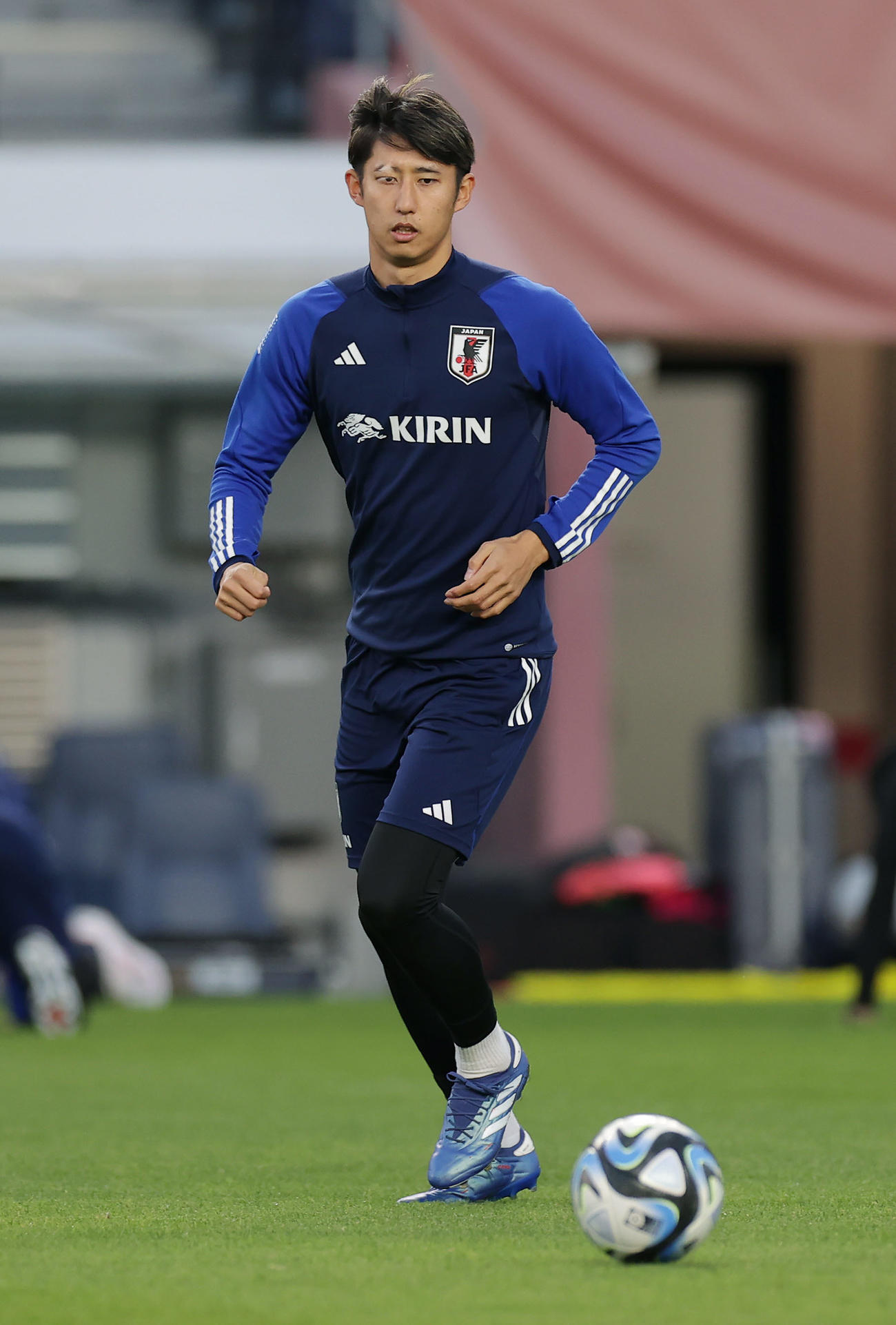 ミャンマー戦に向け調整する伊藤洋（撮影・前田充）