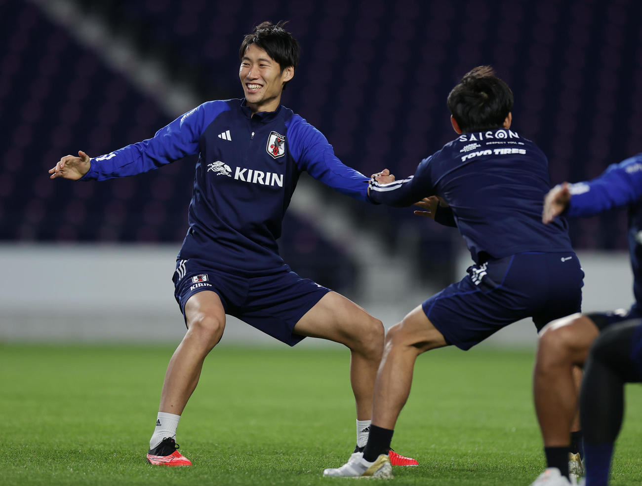 ミャンマー戦に向け調整する鎌田（撮影・前田充）