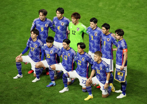 日本対ミャンマー　集合写真を撮影する日本イレブン（撮影・加藤哉）