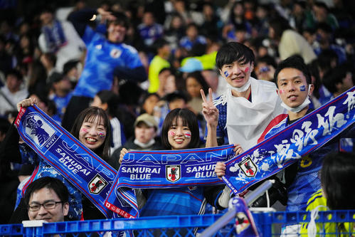 日本対ミャンマー　試合前、盛り上がるサポーターたち（撮影・垰建太）