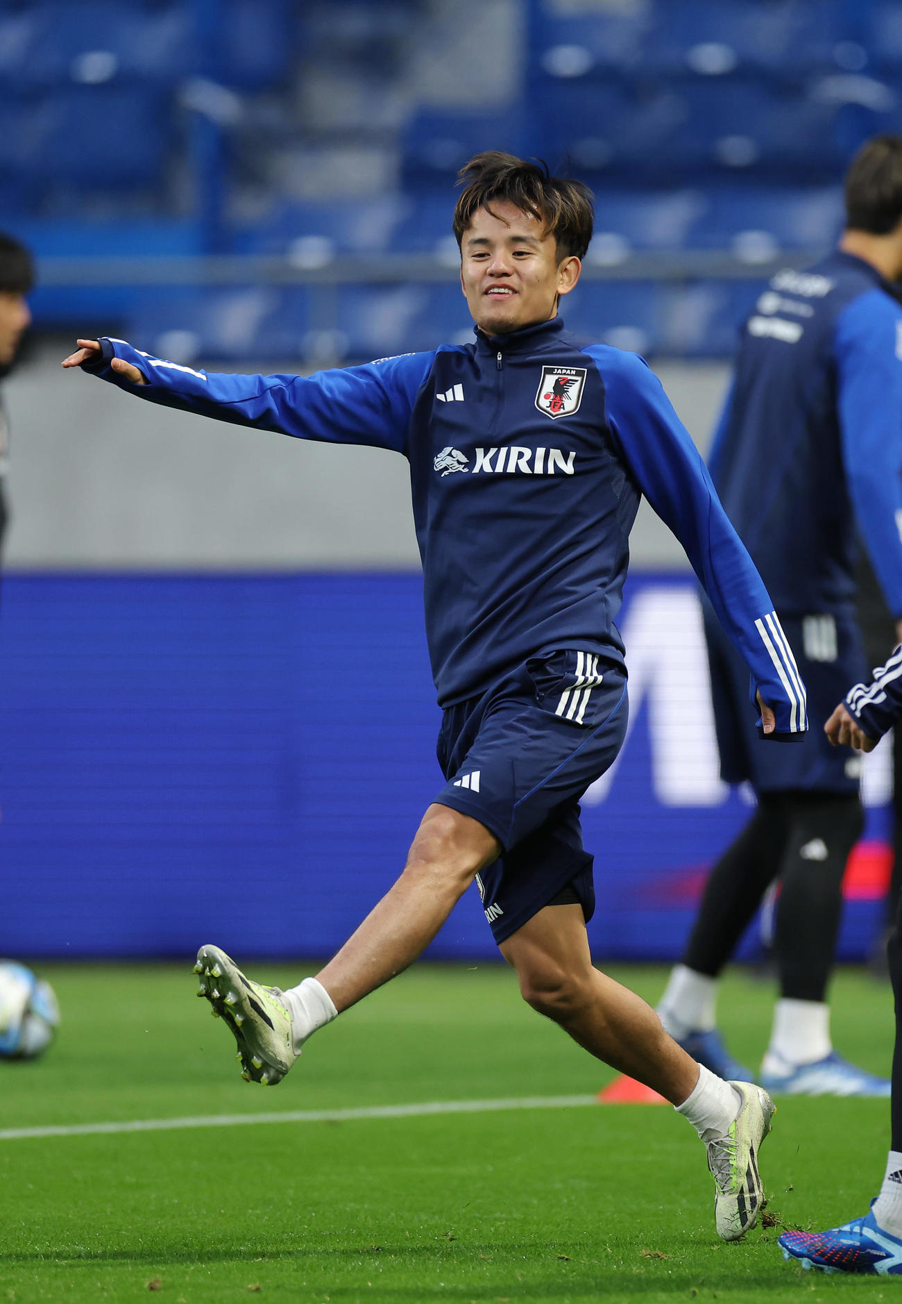 公式練習に臨む久保（撮影・前田充）